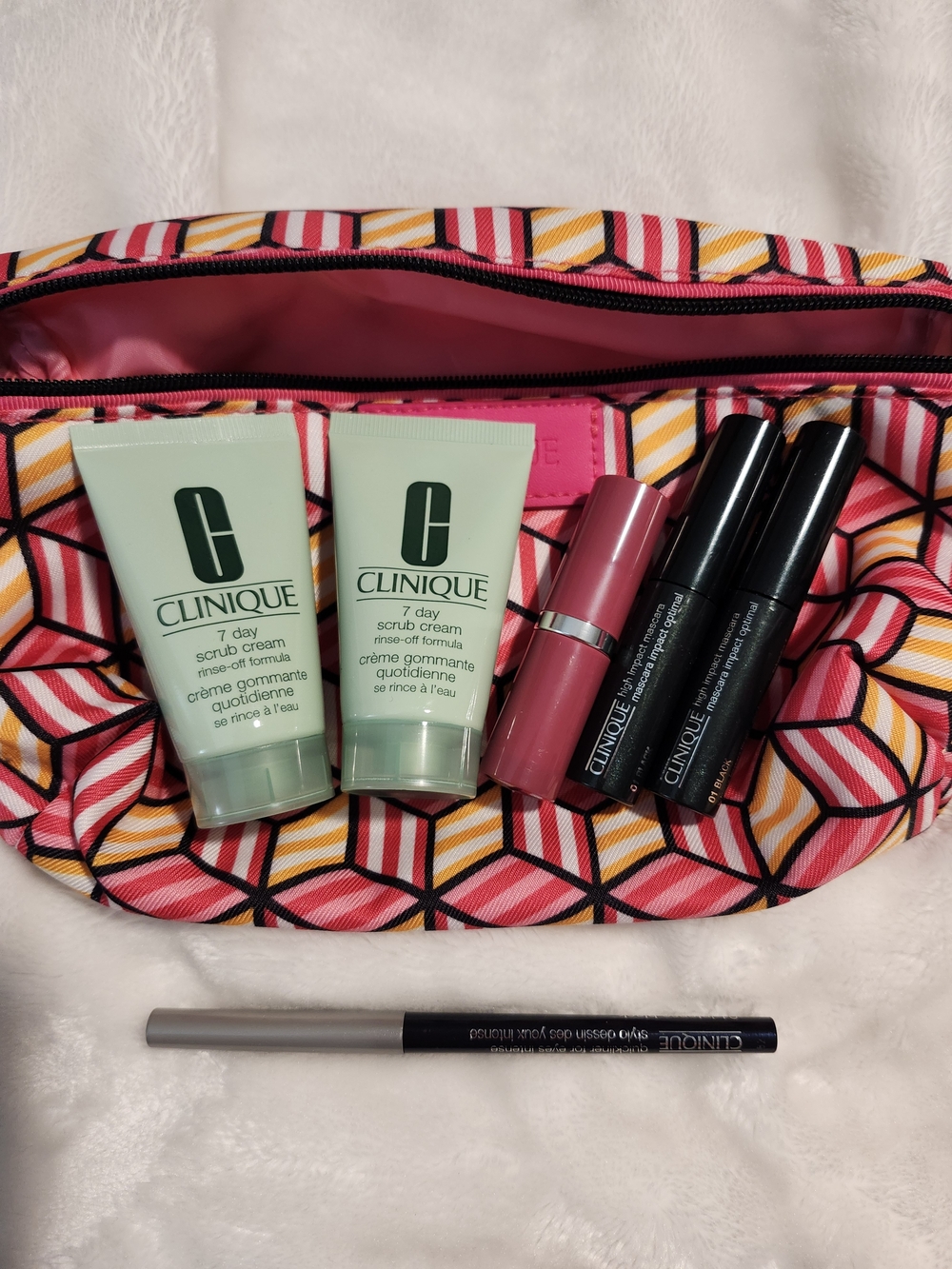 Clinique Skincare & Makeup Kit in Pink
